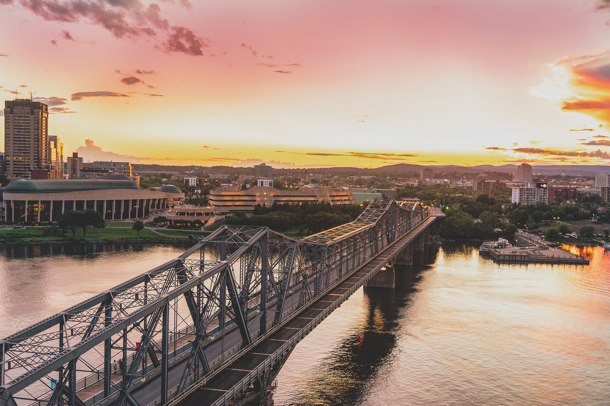 Sunset over the Alexandra Bridge in Ottawa-Gatineau.