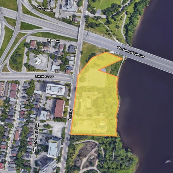 An aerial map of the site, located on Laurier Street in Gatineau, south of the MacDonald Cartier bridge. The site is highlighted in green.