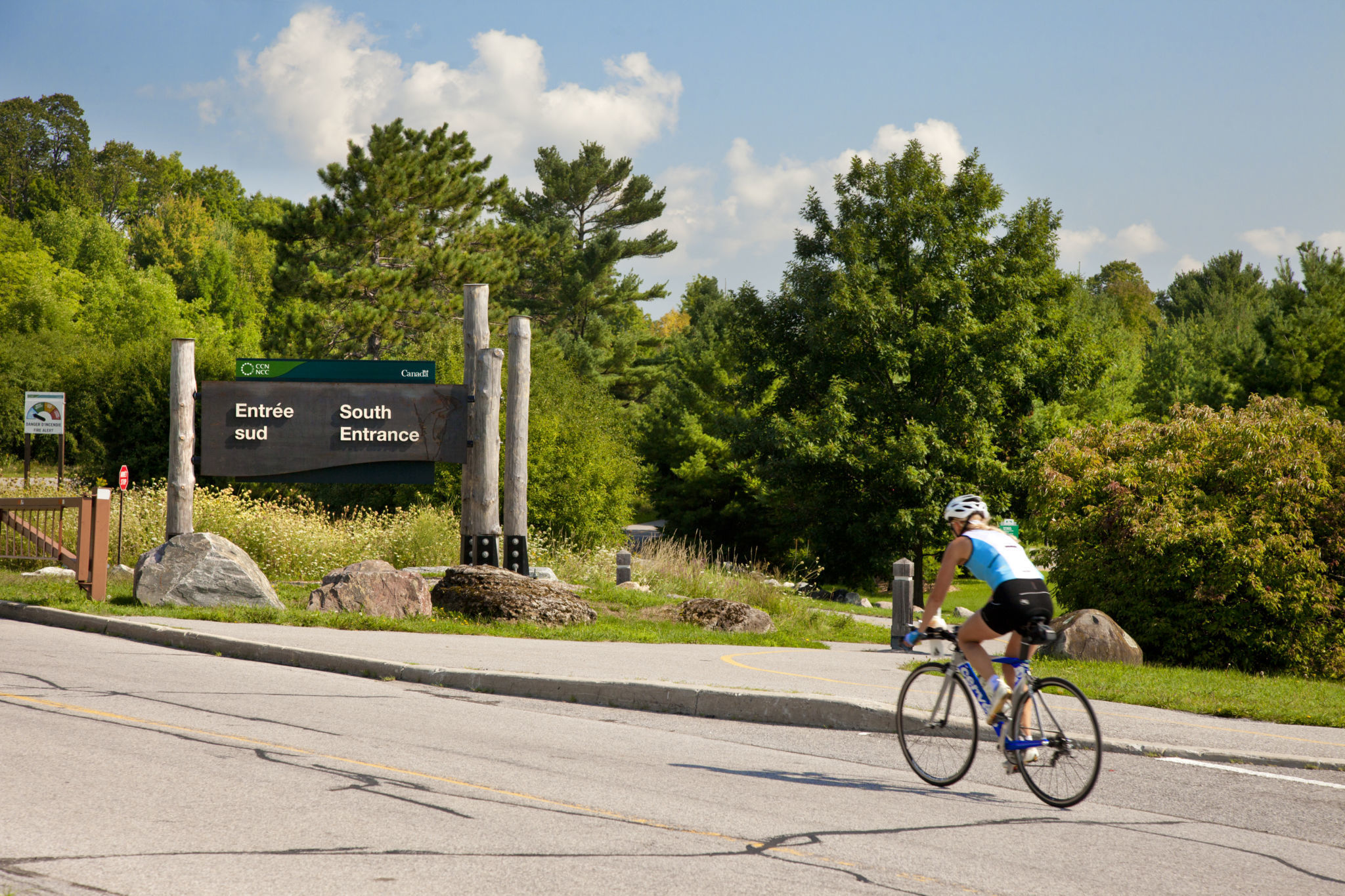 Cycliste dans le parc