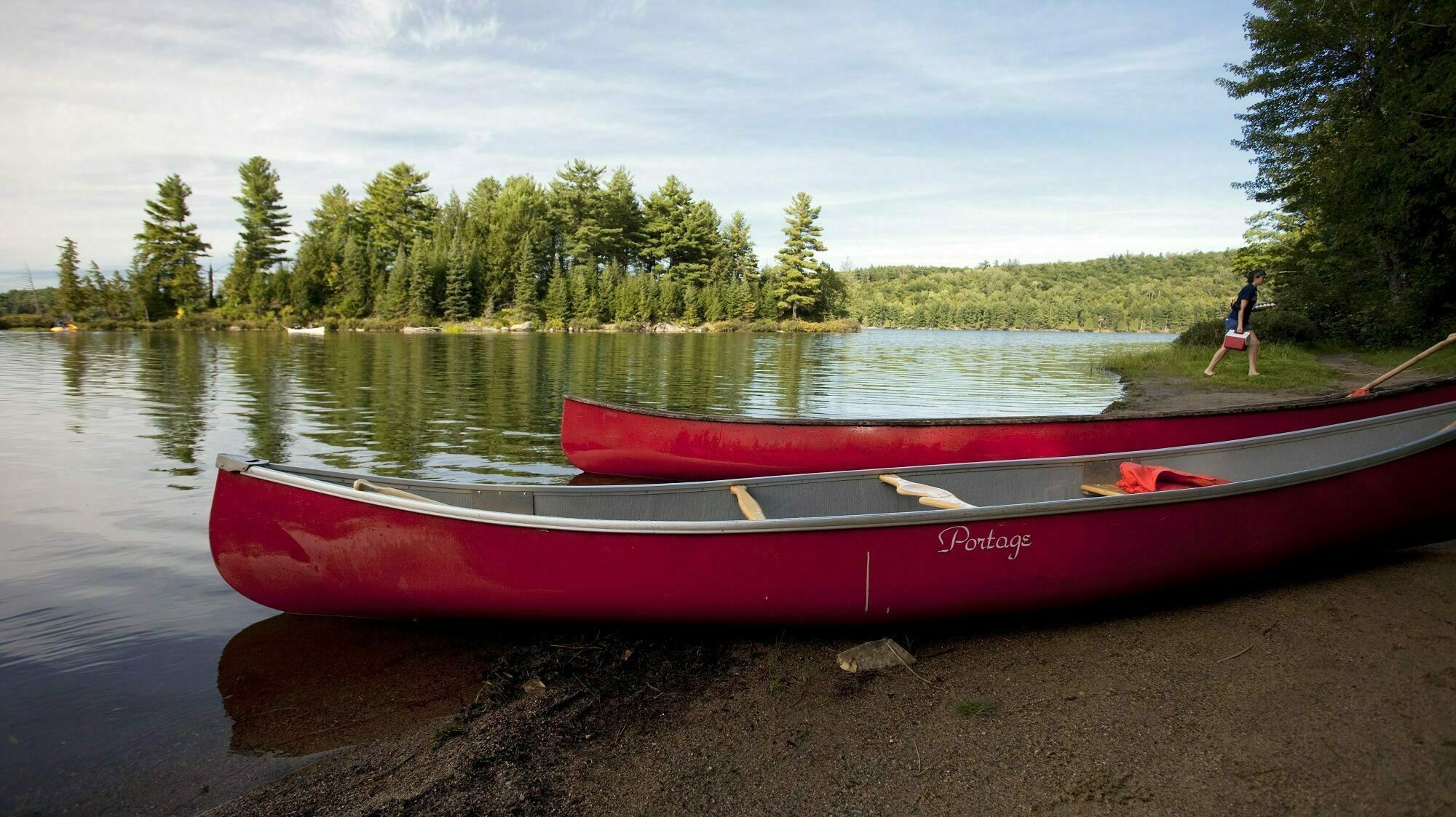 Canots au lac la Pêche.