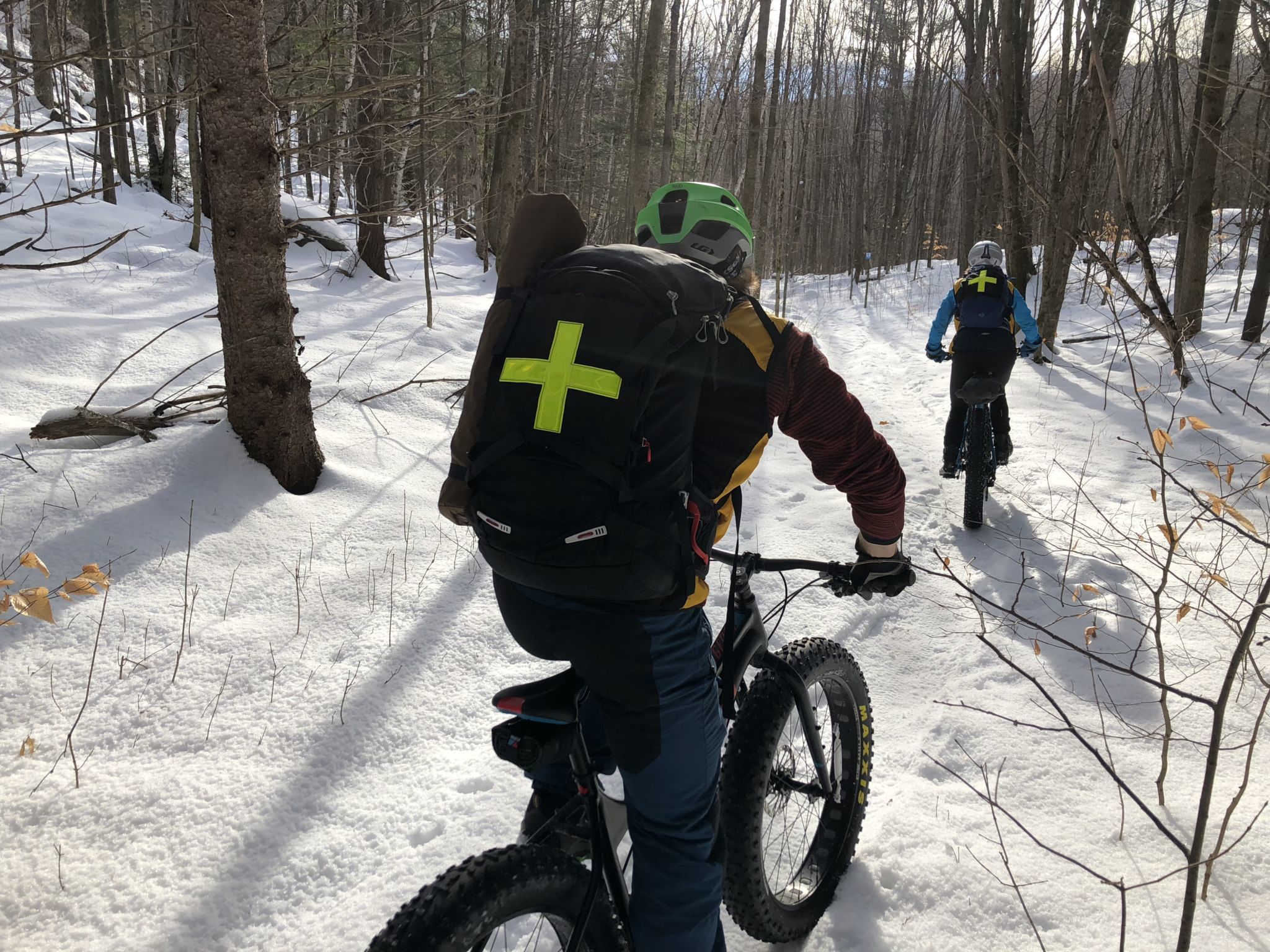 Patrouilleurs en vélo d’hiver dans le parc de la Gatineau