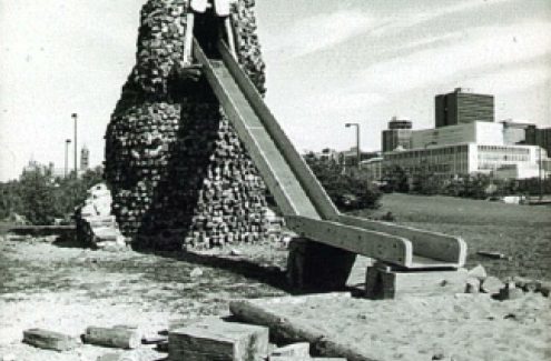 Glissade de castor, île Victoria. Septembre 1979. Crédit : Commission de la capitale nationale
