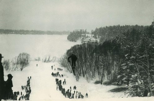 Saut à ski dans le parc de Rockcliffe. Février 1929. Crédit : Commission de la capitale nationale