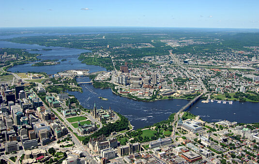 Aerial view of Ottawa, Gatineau and the Alexandra and Chaudière bridges crossing over the Ottawa River.