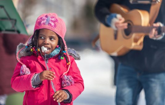 Apprendre à aimer l’hiver canadien : une immersion pour les nouveaux arrivants