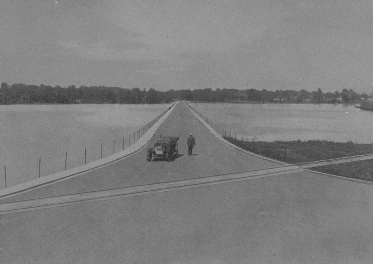 Dow's Lake Causeway. Credit: Special Report of the Ottawa Improvement Commission