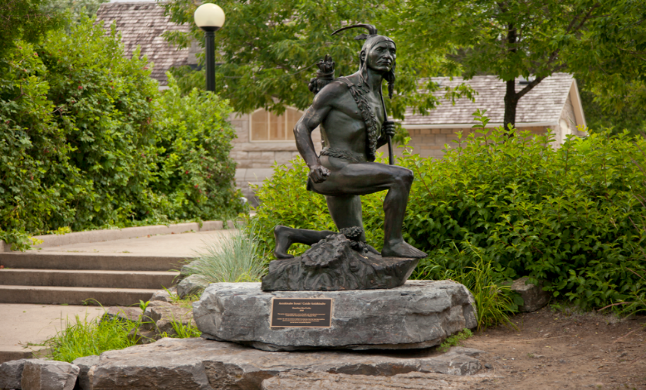 The statue of the Anishinabe guide at Major's Hill Park.