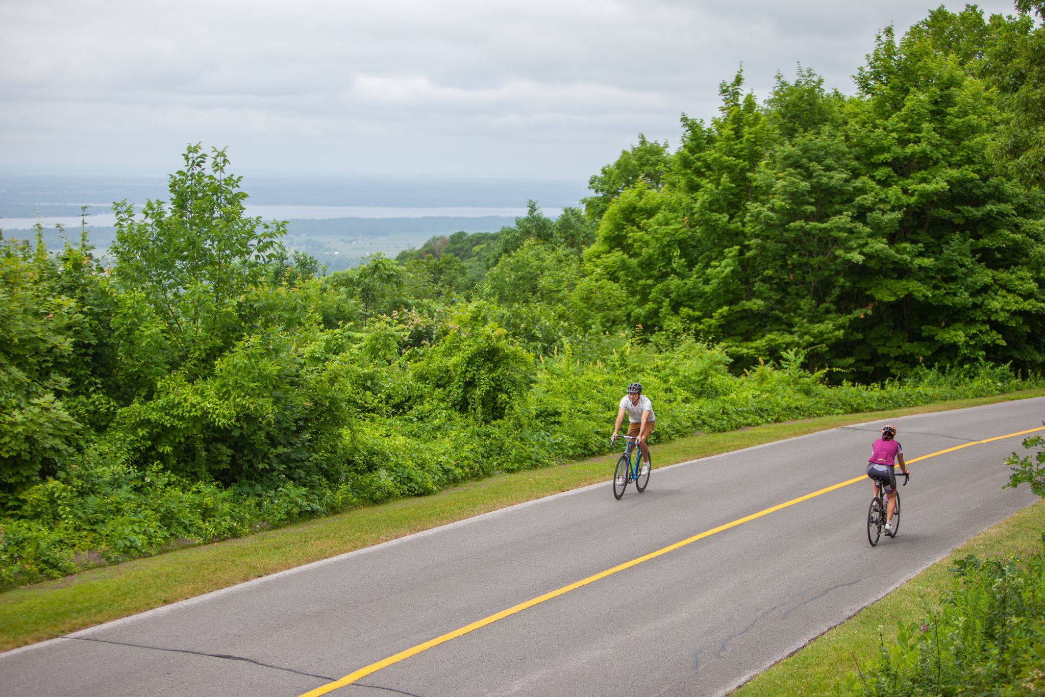 Two cyclists on Champlain Parkway in Gatineau Park